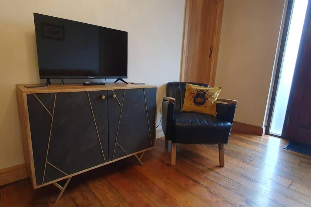 Ty Taf 2 Bed Cottage With Deck & Easy Transport Links Cardiff Eksteriør bilde