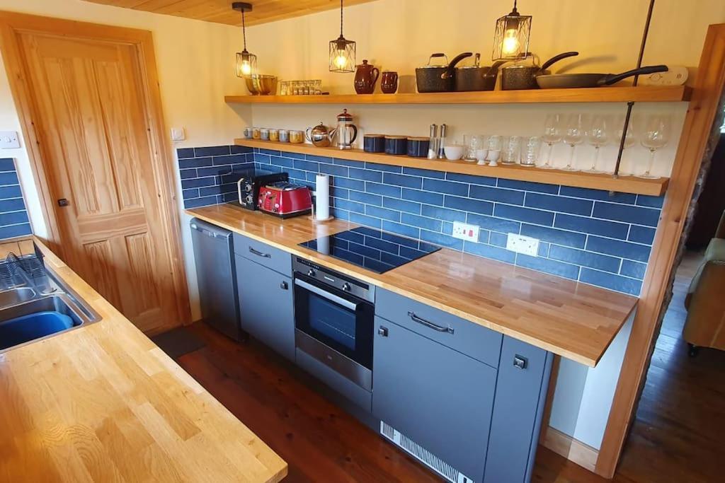 Ty Taf 2 Bed Cottage With Deck & Easy Transport Links Cardiff Eksteriør bilde