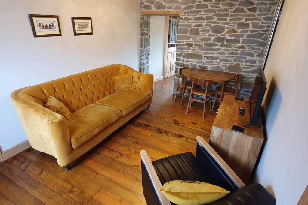 Ty Taf 2 Bed Cottage With Deck & Easy Transport Links Cardiff Eksteriør bilde