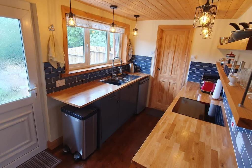 Ty Taf 2 Bed Cottage With Deck & Easy Transport Links Cardiff Eksteriør bilde