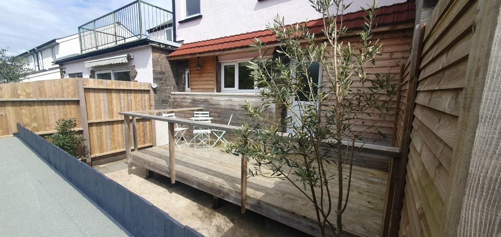 Ty Taf 2 Bed Cottage With Deck & Easy Transport Links Cardiff Eksteriør bilde
