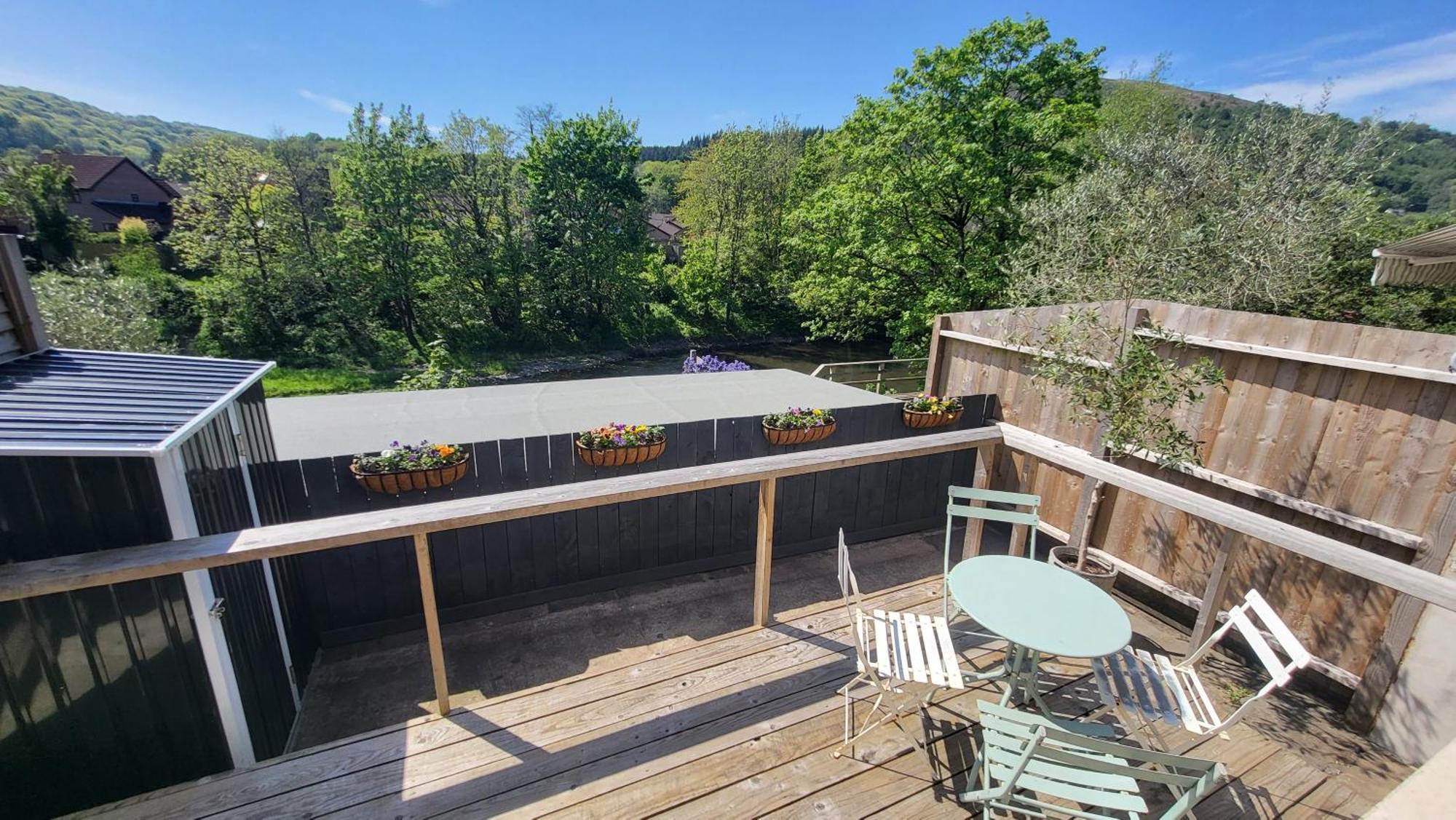Ty Taf 2 Bed Cottage With Deck & Easy Transport Links Cardiff Eksteriør bilde